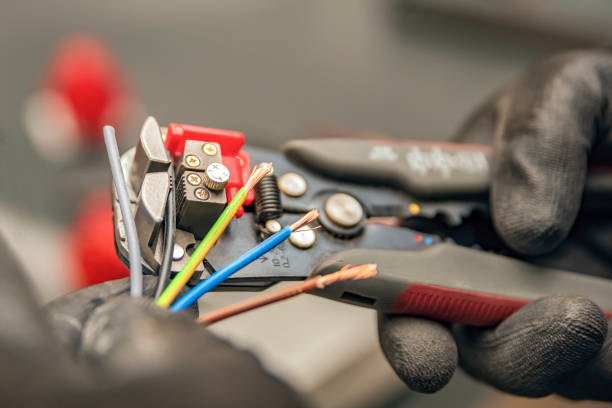Best Affordable Emergency Electrician  in Hobart, WI